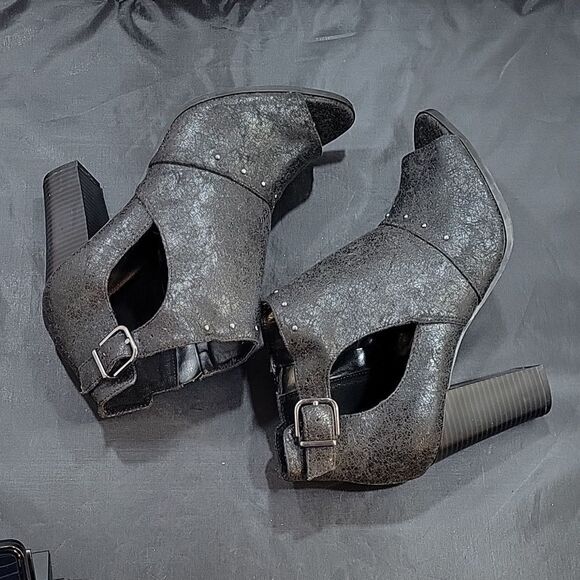 BRAND NEW SIMPLY VERA VERA WANG BOLOGNA WOMEN"S ANKLE-HIGH HEEL BOOTIE - Picture 10 of 15